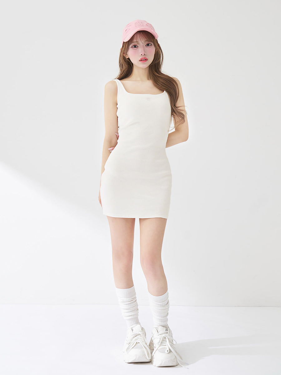 モデル：158cm（着用サイズ：FREE　着用カラー：WHT）