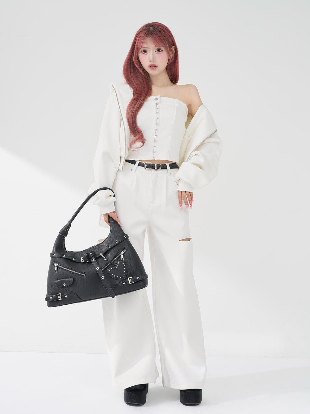 モデル：158cm（着用サイズ：S　着用カラー：WHT）