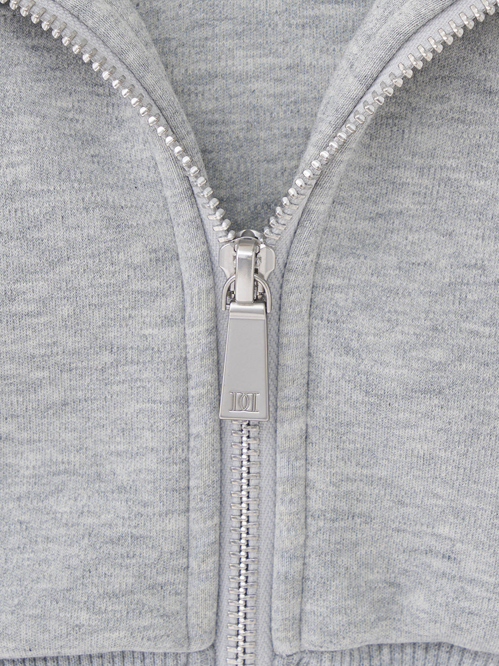 モデル：158cm（着用サイズ：FREE　着用カラー：GRY）