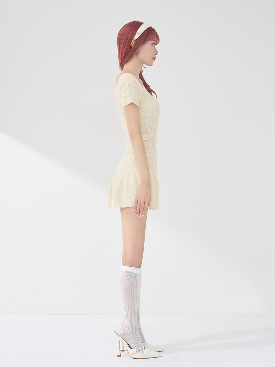 モデル：158cm（着用サイズ：FREE　着用カラー：IVO）