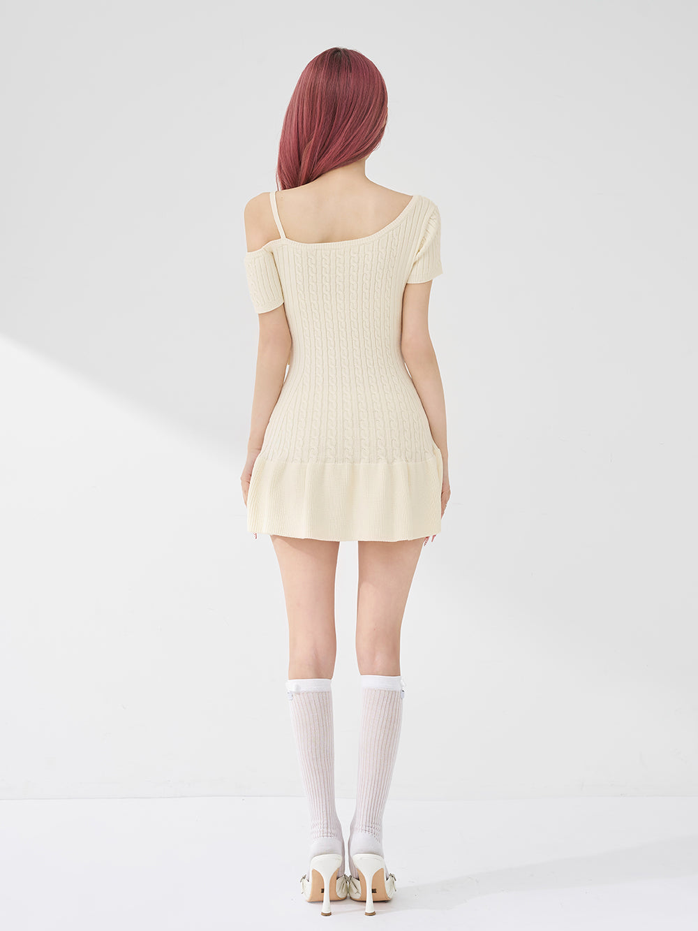 モデル：158cm（着用サイズ：FREE　着用カラー：IVO）
