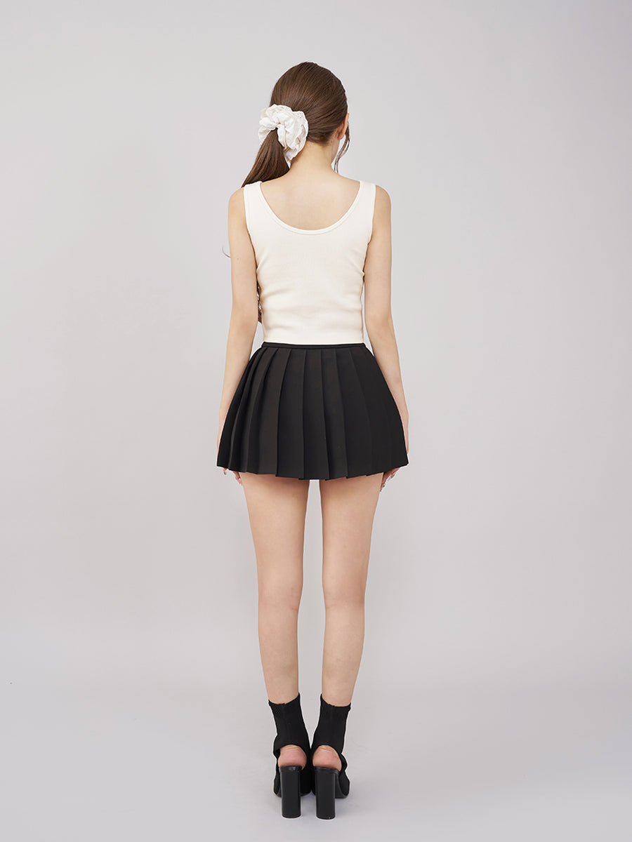 モデル：158cm（着用サイズ：FREE　着用カラー：WHT)