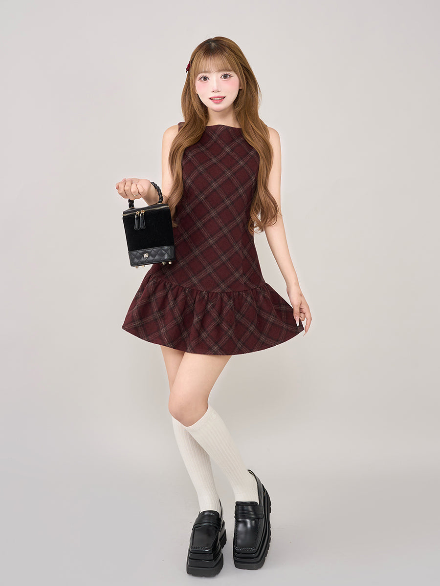 モデル：158cm（着用サイズ：FREE　着用カラー：BRD）