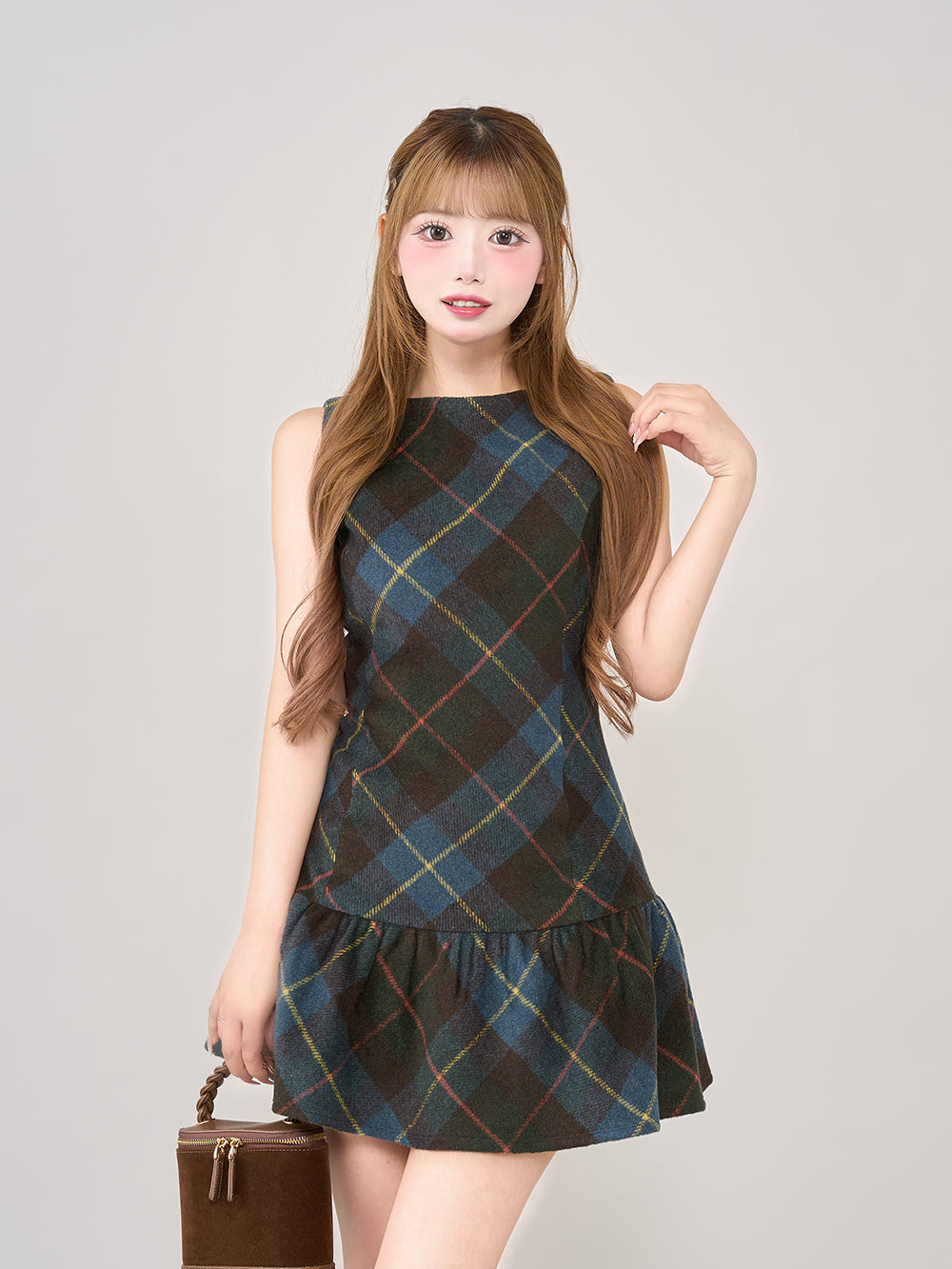 モデル：158cm（着用サイズ：FREE　着用カラー：BLU）