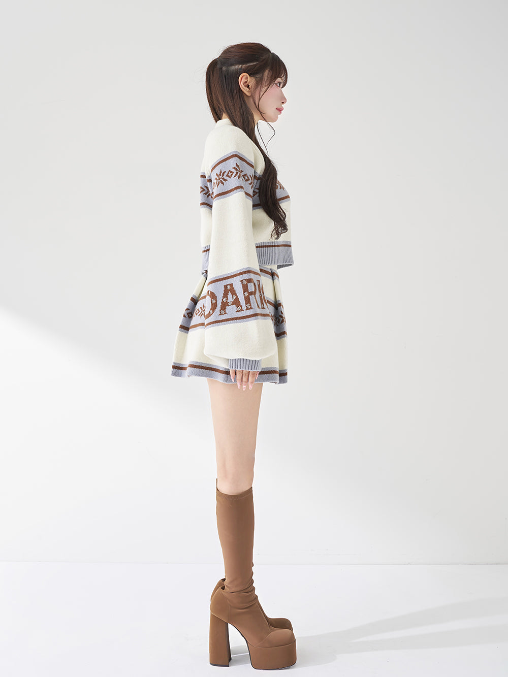 モデル：158cm（着用サイズ：FREE　着用カラー：IVO）