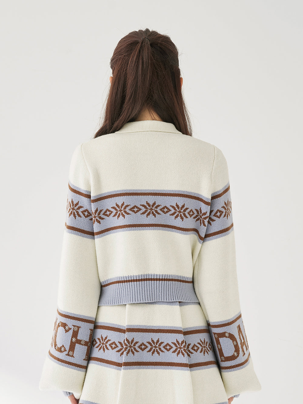 モデル：158cm（着用サイズ：FREE　着用カラー：IVO）