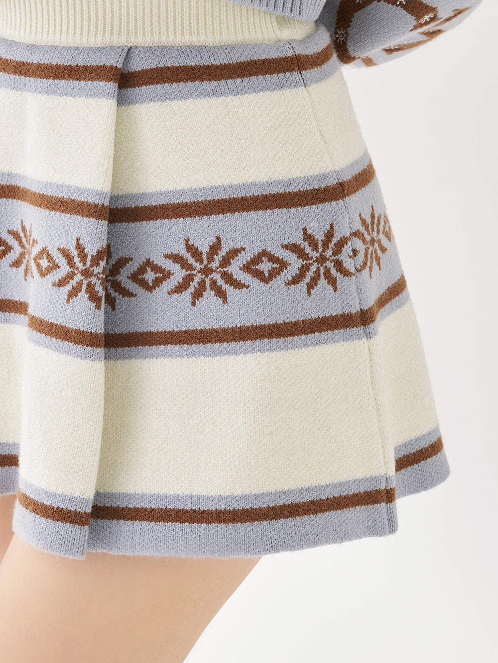 モデル：158cm（着用サイズ：FREE　着用カラー：IVO）