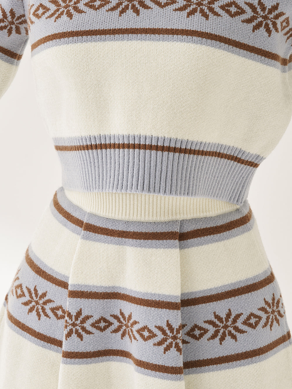 モデル：158cm（着用サイズ：FREE　着用カラー：IVO）