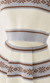 モデル：158cm（着用サイズ：FREE　着用カラー：IVO）