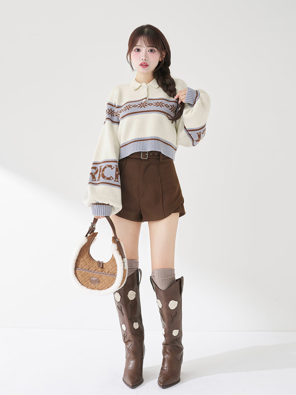 モデル：158cm（着用サイズ：FREE　着用カラー：IVO）