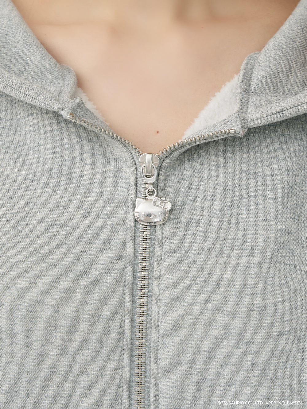 モデル：158cm（着用サイズ：FREE　着用カラー：GRY）