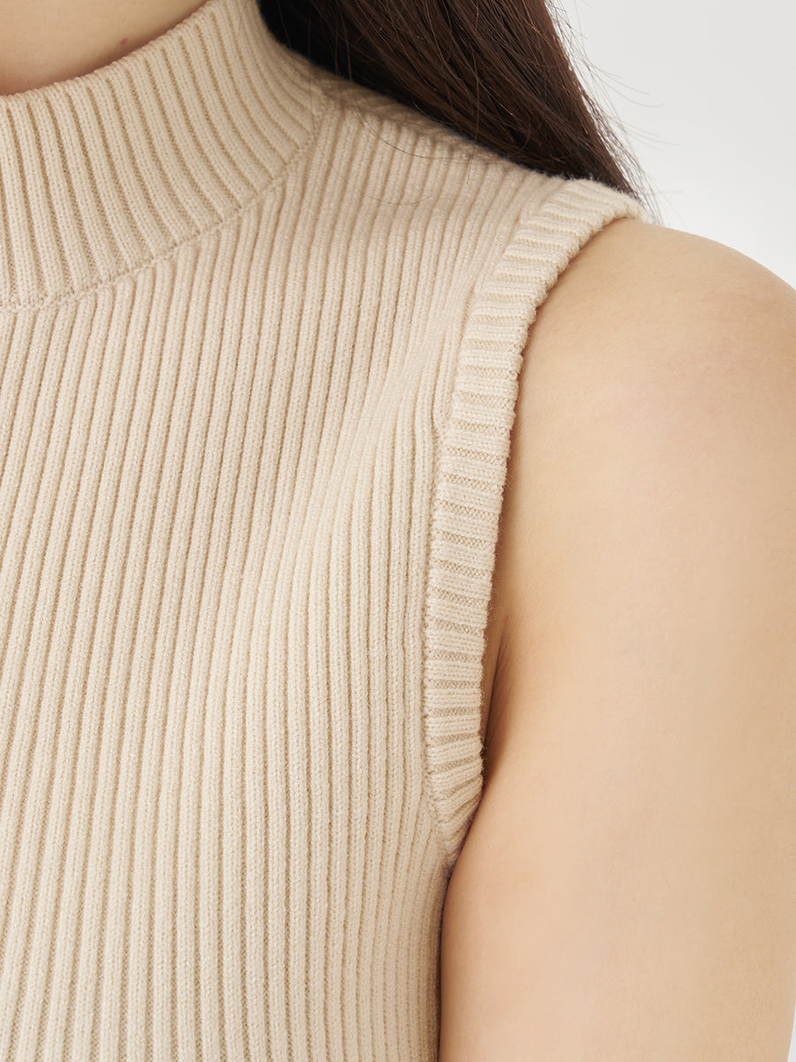 モデル：158cm（着用サイズ：FREE　着用カラー：IVO）