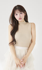 モデル：158cm（着用サイズ：FREE　着用カラー：IVO）