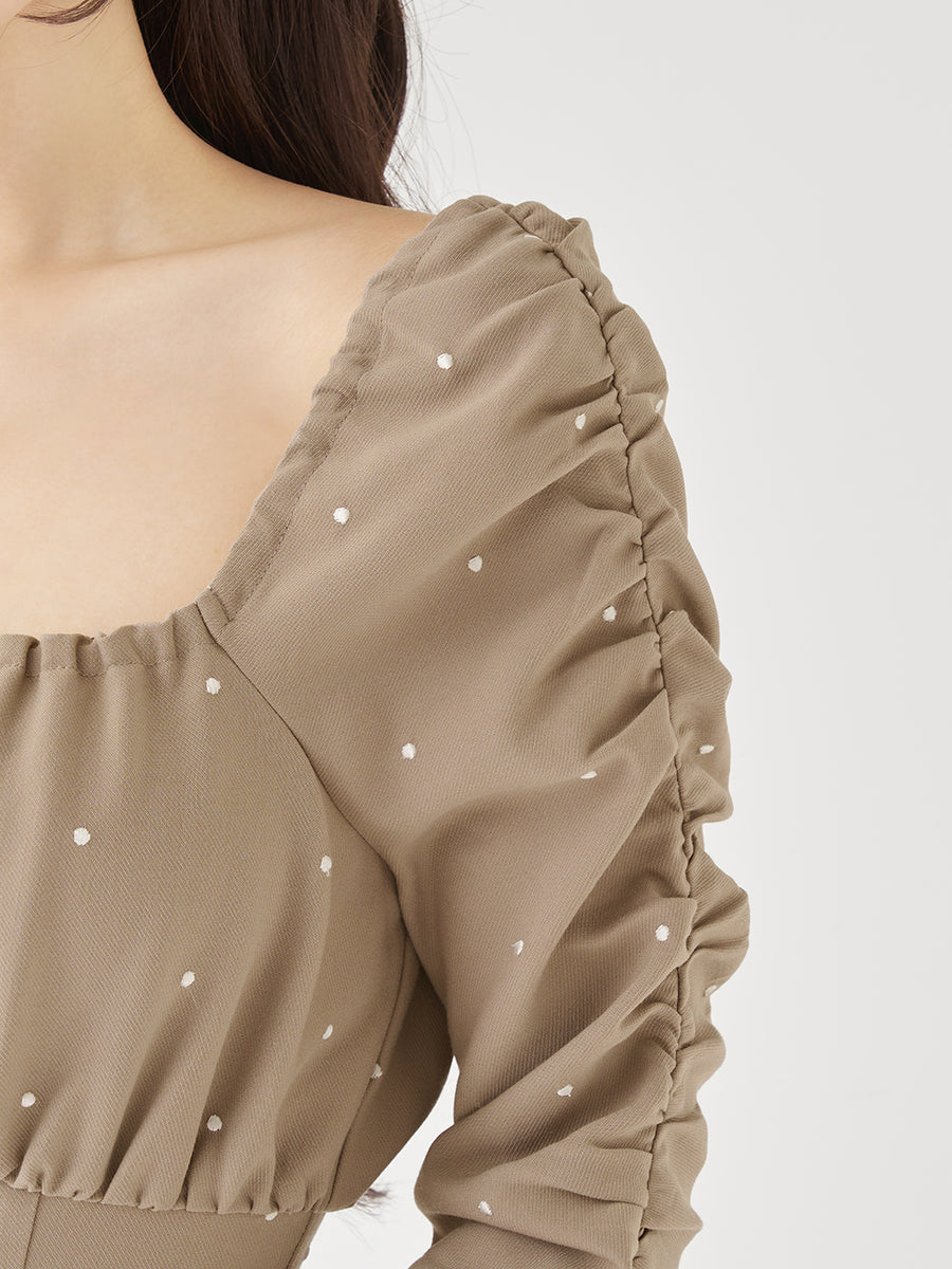 モデル：158cm（着用サイズ：FREE　着用カラー：BEG）