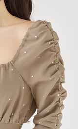 モデル：158cm（着用サイズ：FREE　着用カラー：BEG）