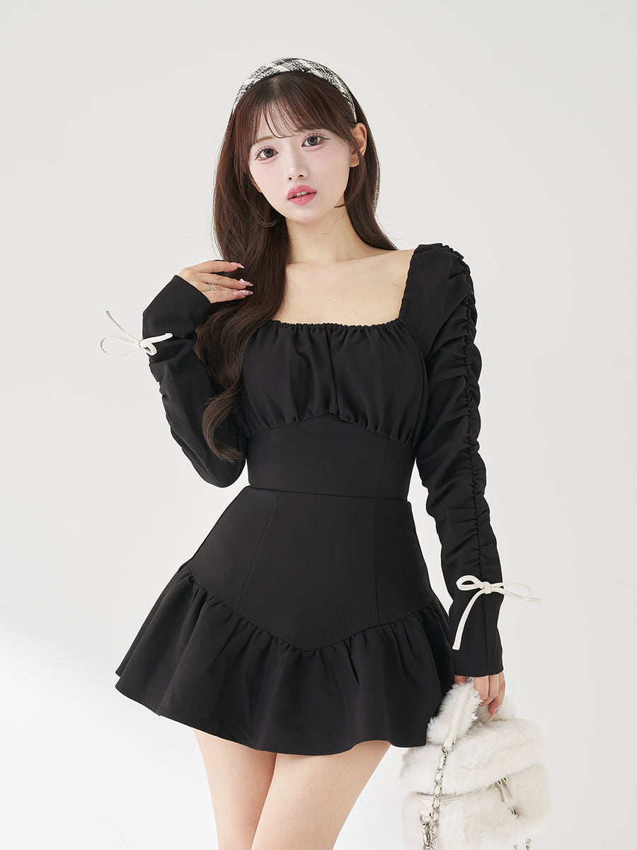 モデル：158cm（着用サイズ：FREE　着用カラー：BLK）