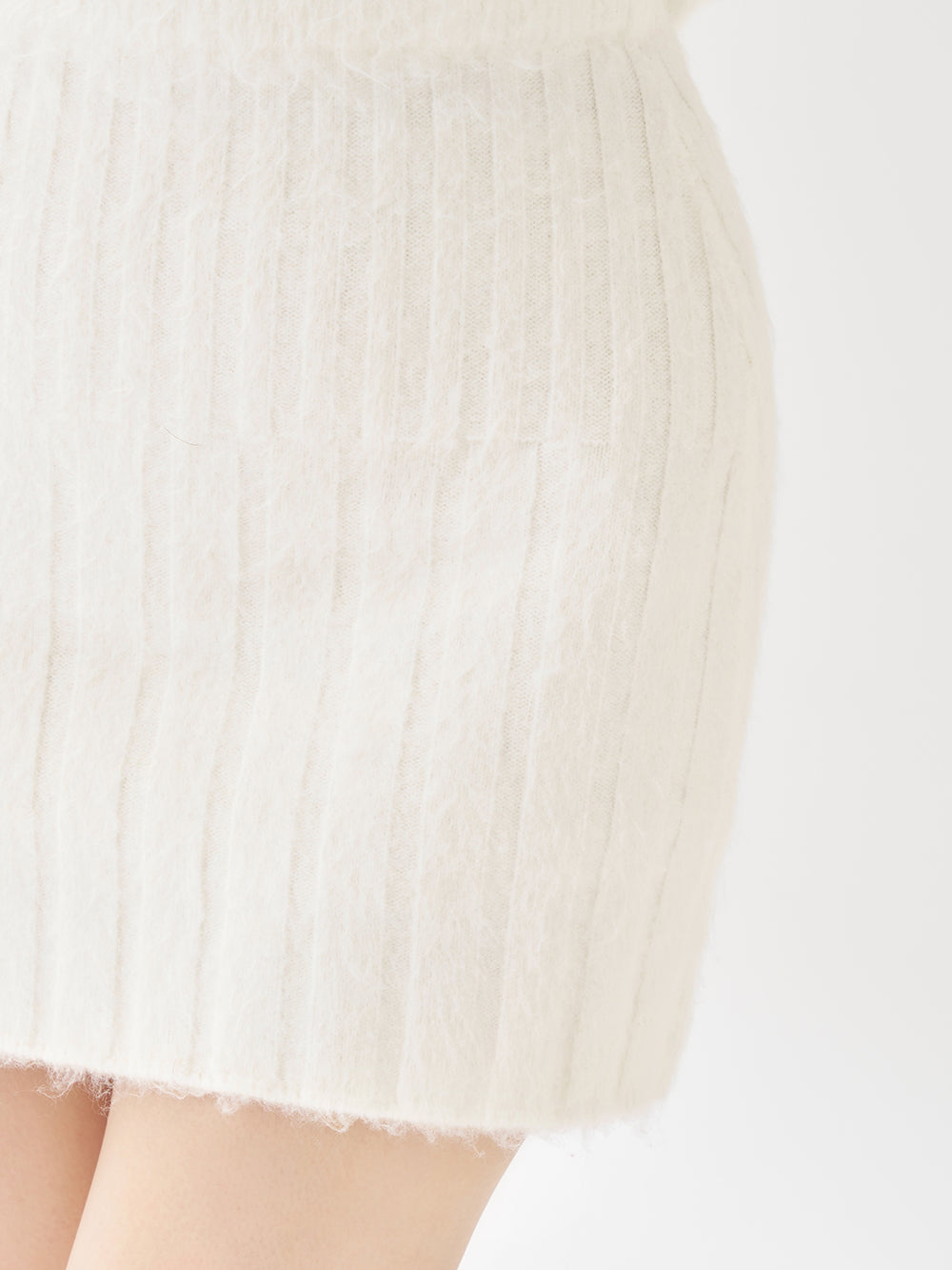 モデル：158cm（着用サイズ：FREE　着用カラー：WHT）