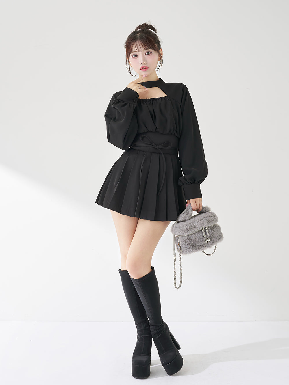 モデル：158cm（着用サイズ：FREE　着用カラー：BLK）