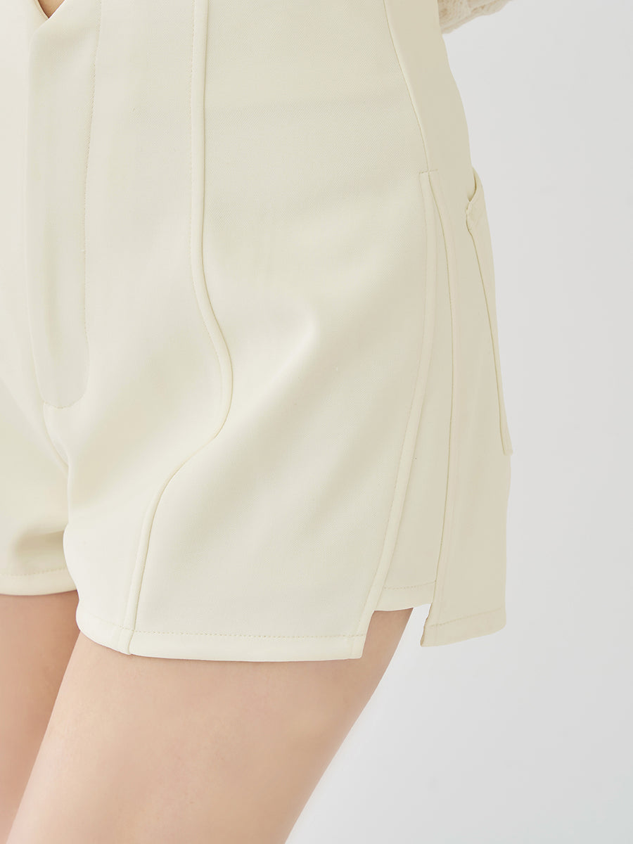 モデル：158cm（着用サイズ：S　着用カラー：IVO）