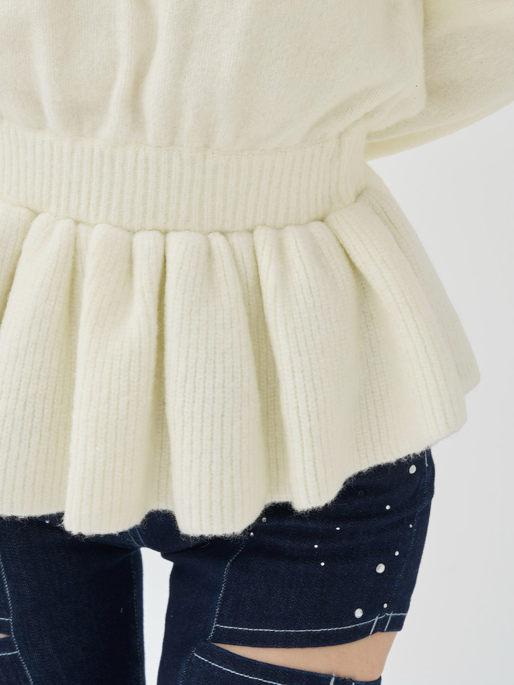 モデル：158cm（着用サイズ：FREE　着用カラー：WHT）