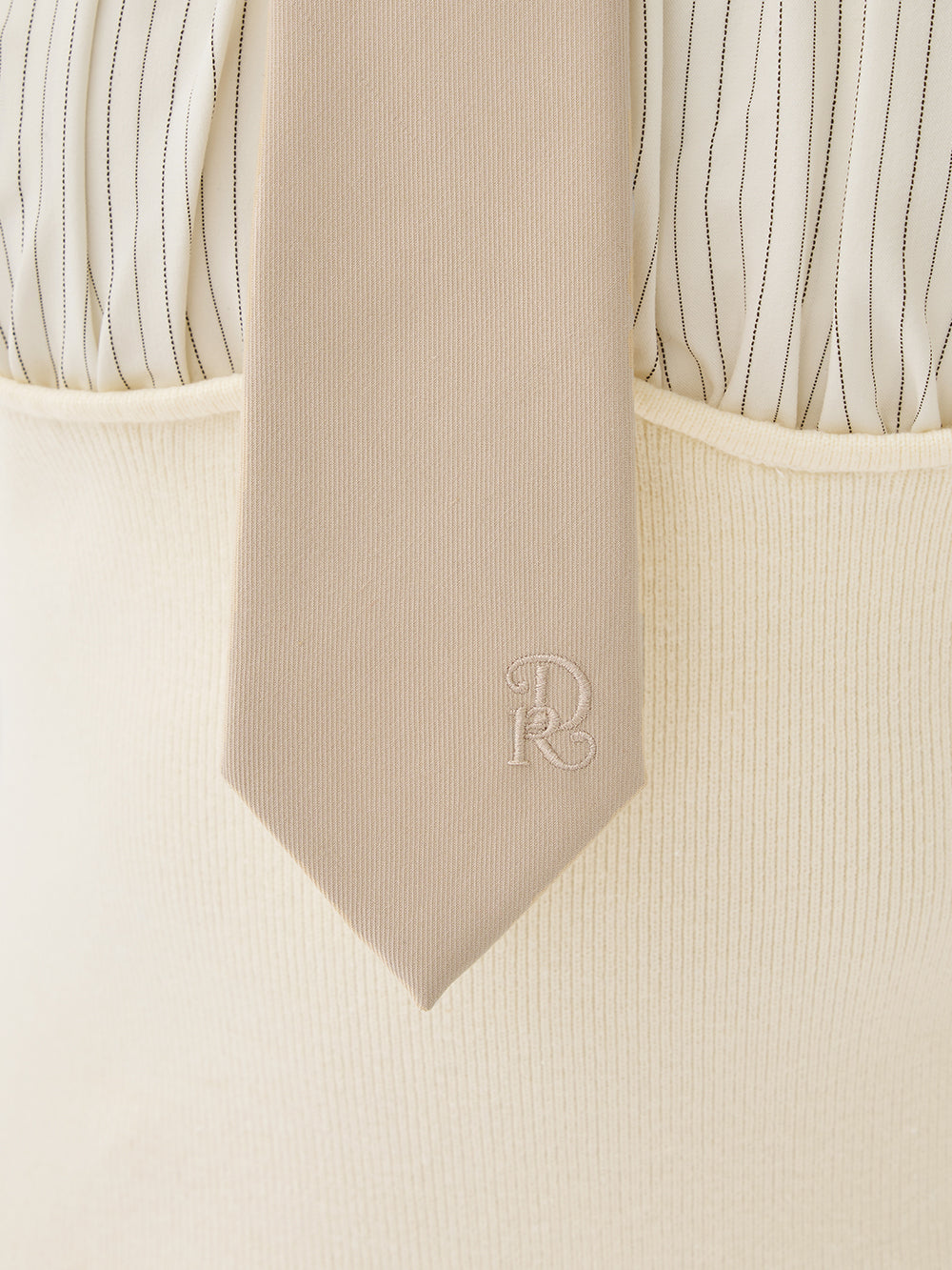 モデル：158cm（着用サイズ：FREE　着用カラー：BEG）