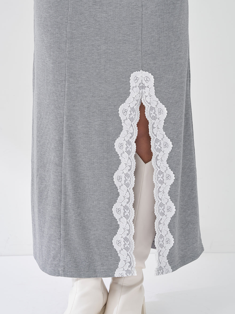 モデル：158cm（着用サイズ：FREE　着用カラー：GRY）