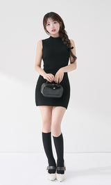 モデル：158cm（着用サイズ：FREE　着用カラー：BLK）