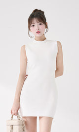 モデル：158cm（着用サイズ：FREE　着用カラー：IVO）