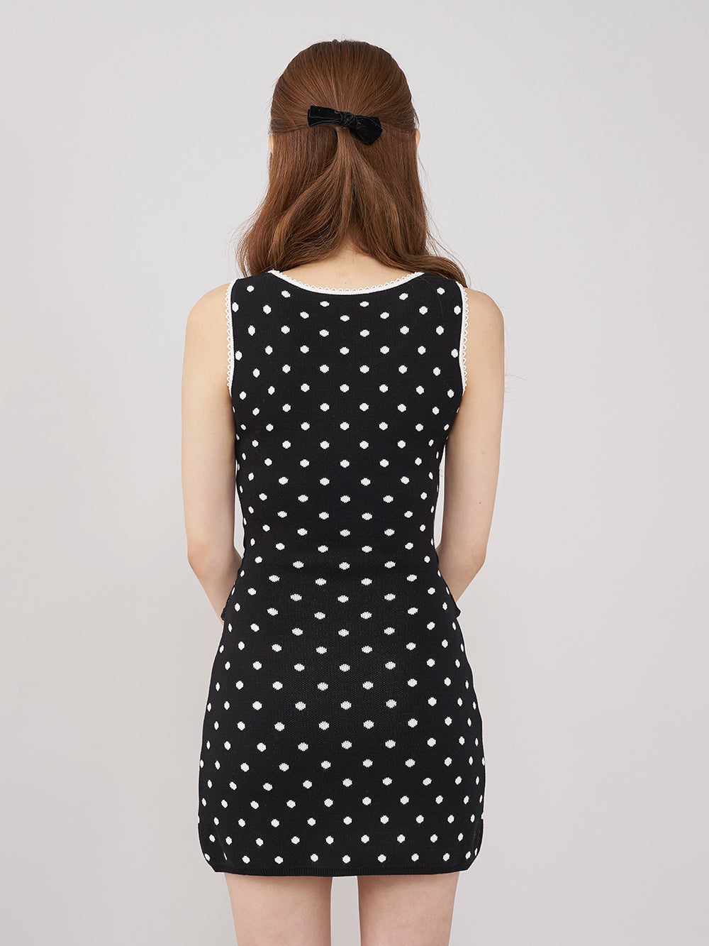 モデル：157cm（着用サイズ：FREE　着用カラー：BLK）