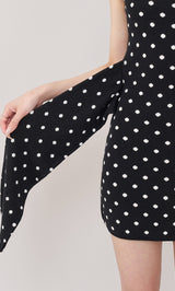 モデル：157cm（着用サイズ：FREE　着用カラー：BLK）