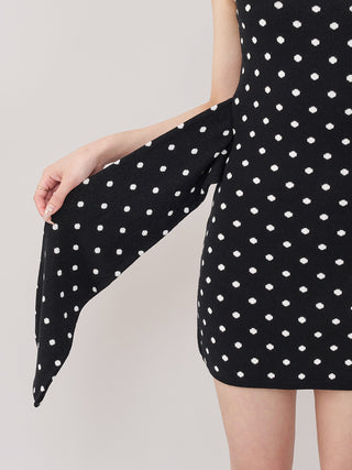 モデル：157cm（着用サイズ：FREE　着用カラー：BLK）