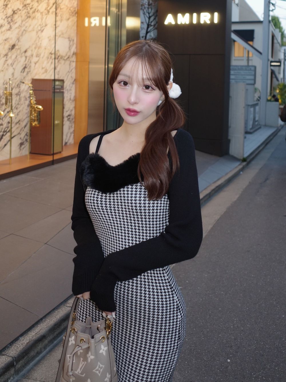 モデル：156cm（着用サイズ：FREE　着用カラー：BLK）