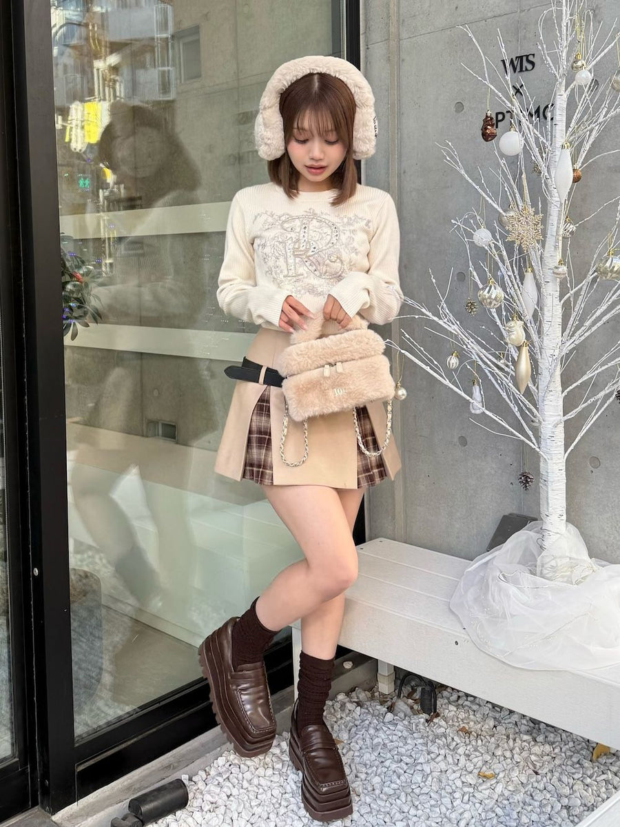 モデル：154cm（着用サイズ：FREE　着用カラー：IVO）