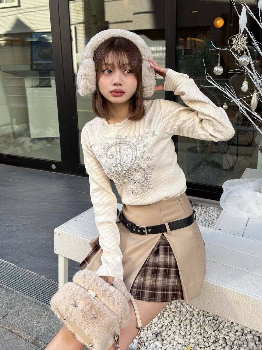 モデル：154cm（着用サイズ：FREE　着用カラー：IVO）