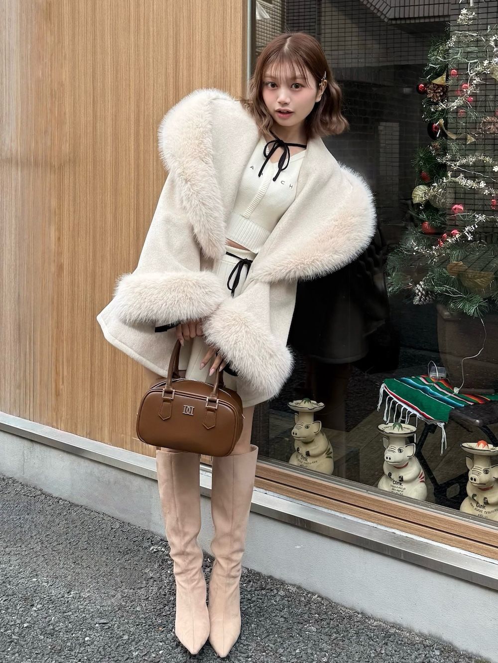 モデル：154cm（着用サイズ：FREE　着用カラー：IVO）