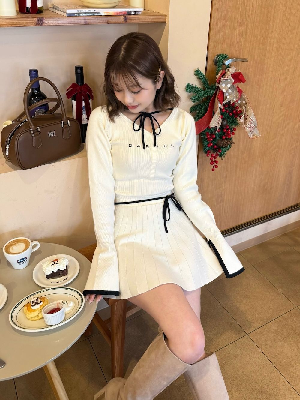 モデル：154cm（着用サイズ：FREE　着用カラー：IVO）