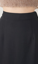 モデル：165cm（着用サイズ：FREE　着用カラー：BLK）