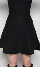 モデル：158cm（着用サイズ：FREE　着用カラー：BLK）