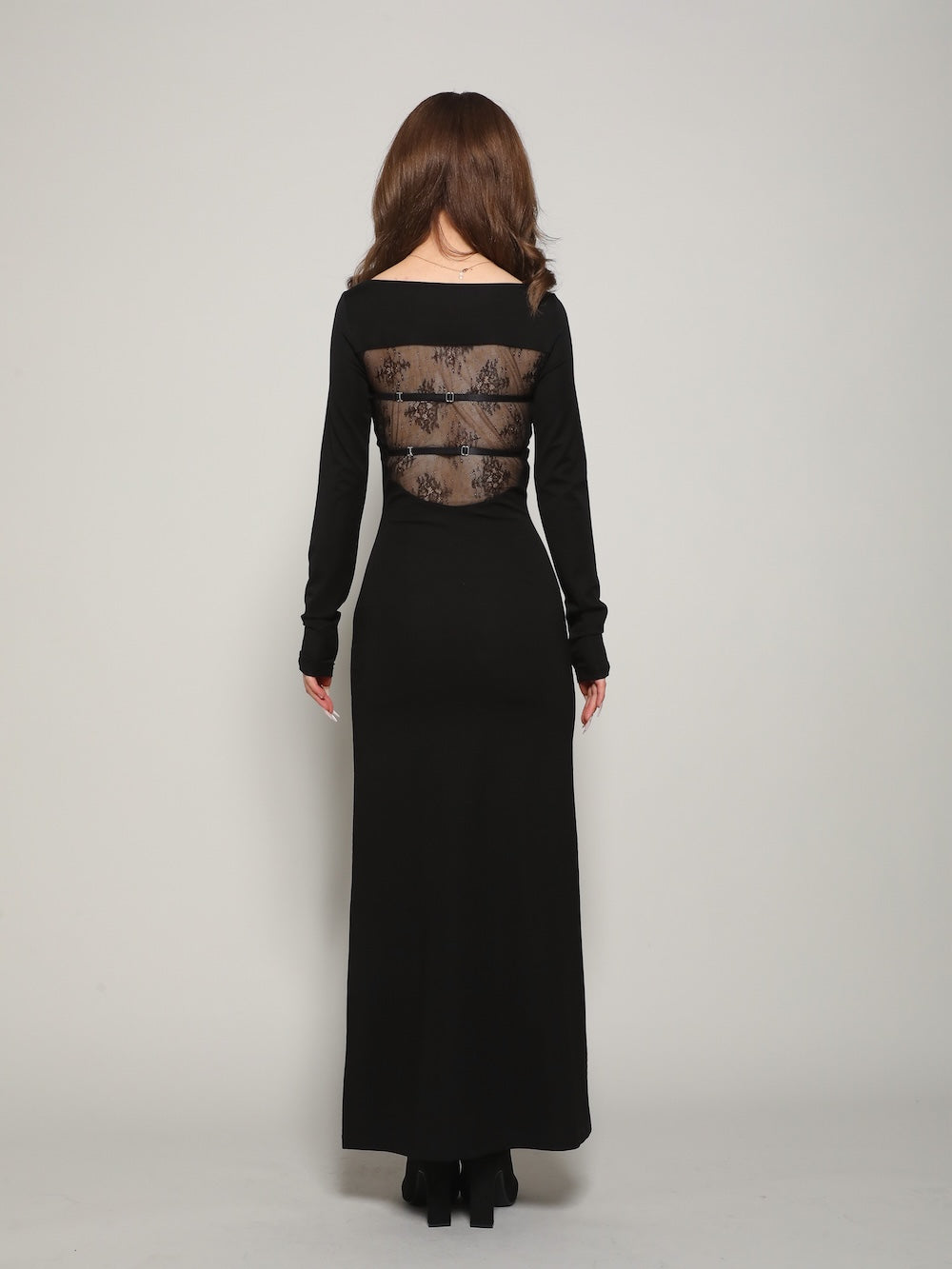 モデル：158cm（着用サイズ：FREE　着用カラー：BLK）