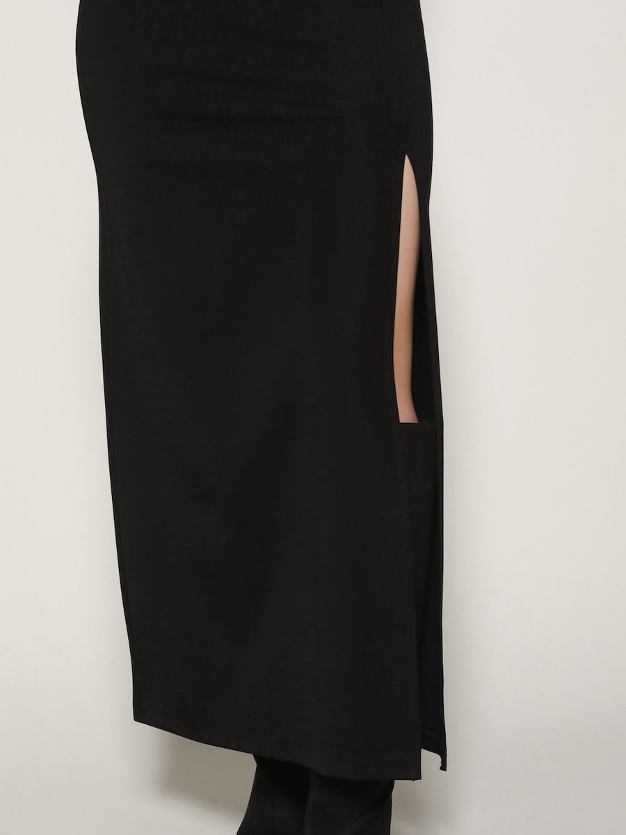 モデル：158cm（着用サイズ：FREE　着用カラー：BLK）