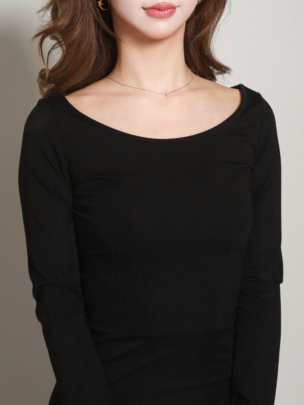 モデル：158cm（着用サイズ：FREE　着用カラー：BLK）