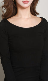 モデル：158cm（着用サイズ：FREE　着用カラー：BLK）