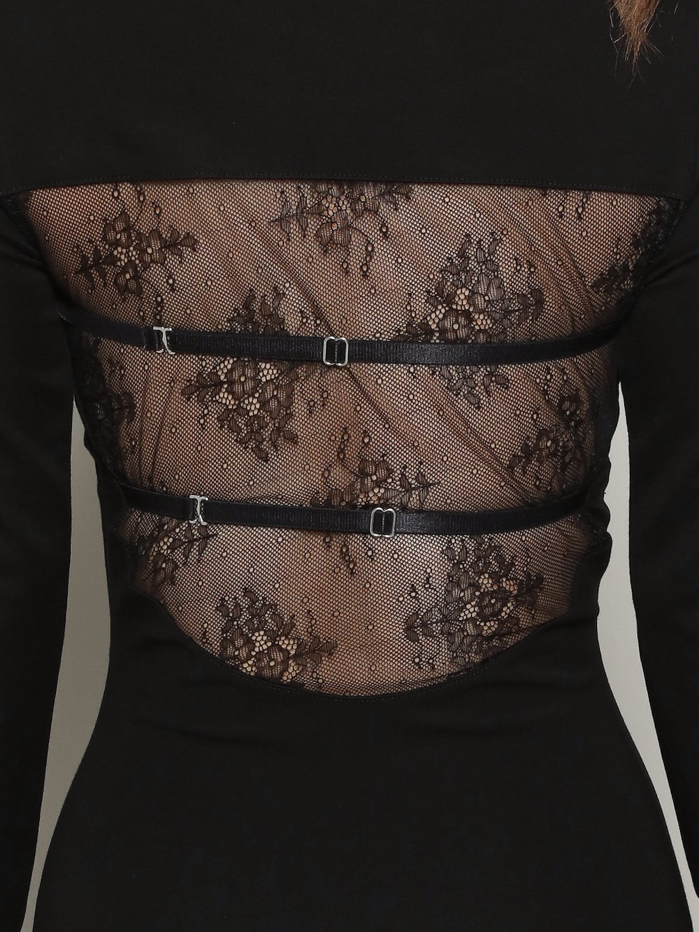 モデル：158cm（着用サイズ：FREE　着用カラー：BLK）