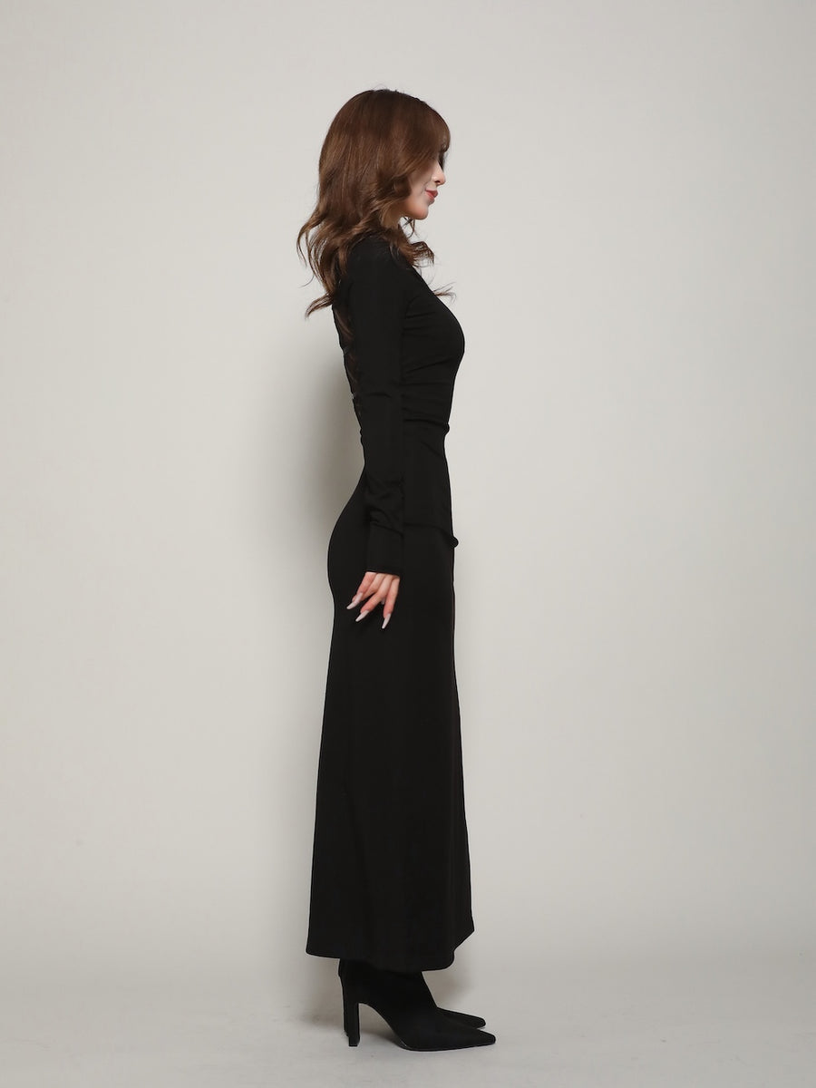 モデル：158cm（着用サイズ：FREE　着用カラー：BLK）