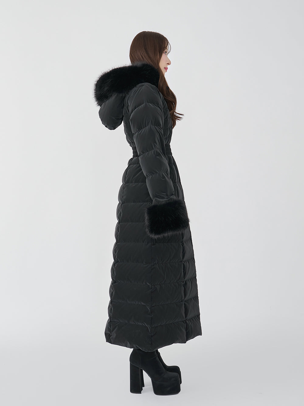 モデル：156cm（着用サイズ：S　着用カラー：BLK）