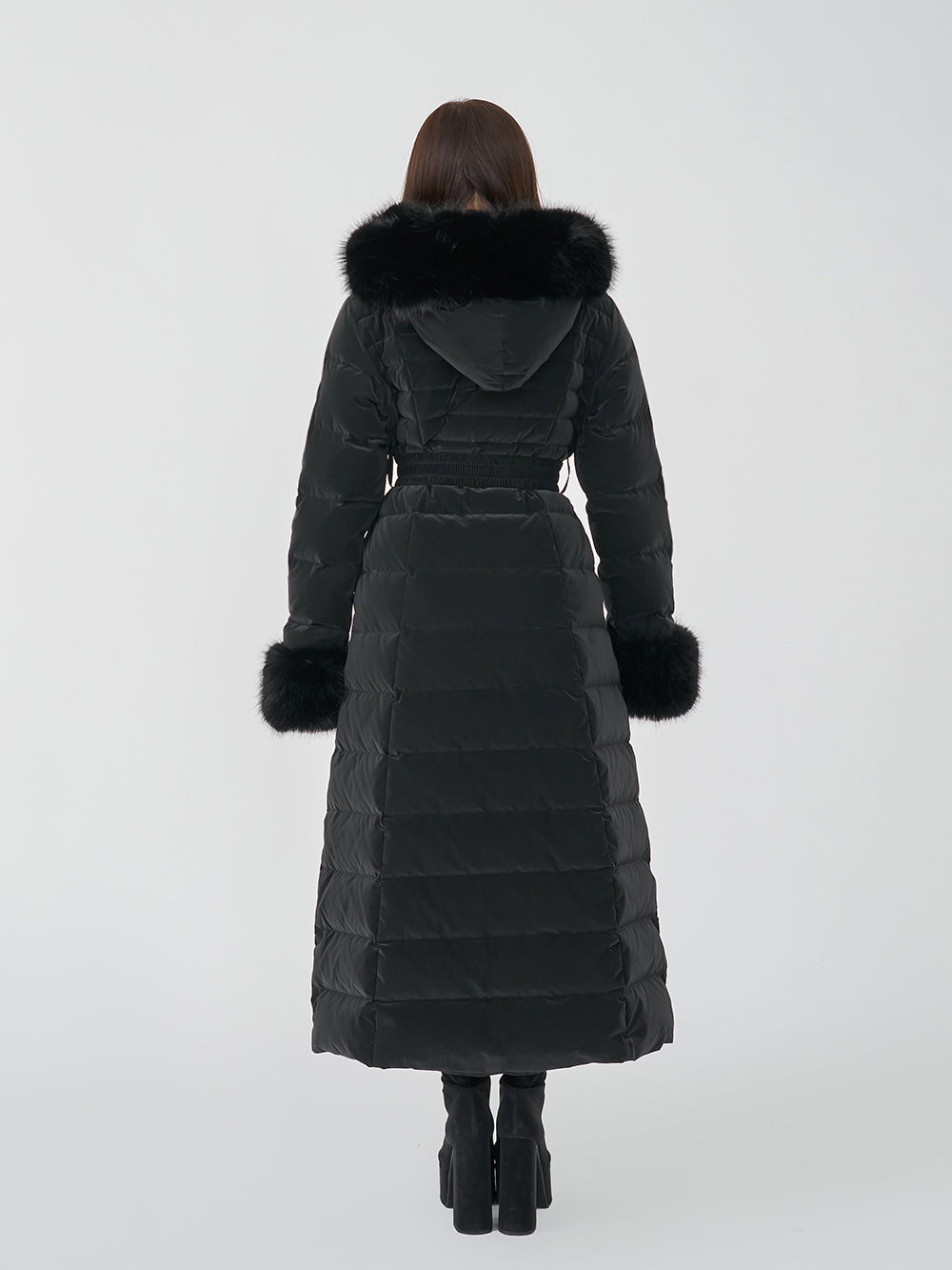 モデル：156cm（着用サイズ：S　着用カラー：BLK）