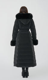 モデル：156cm（着用サイズ：S　着用カラー：BLK）