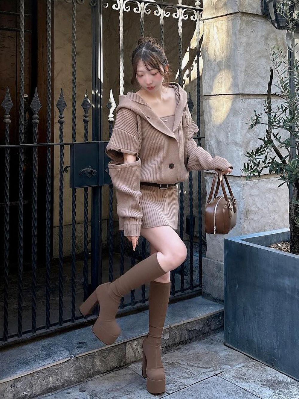 モデル：160cm（着用サイズ：FREE　着用カラー：MOC）