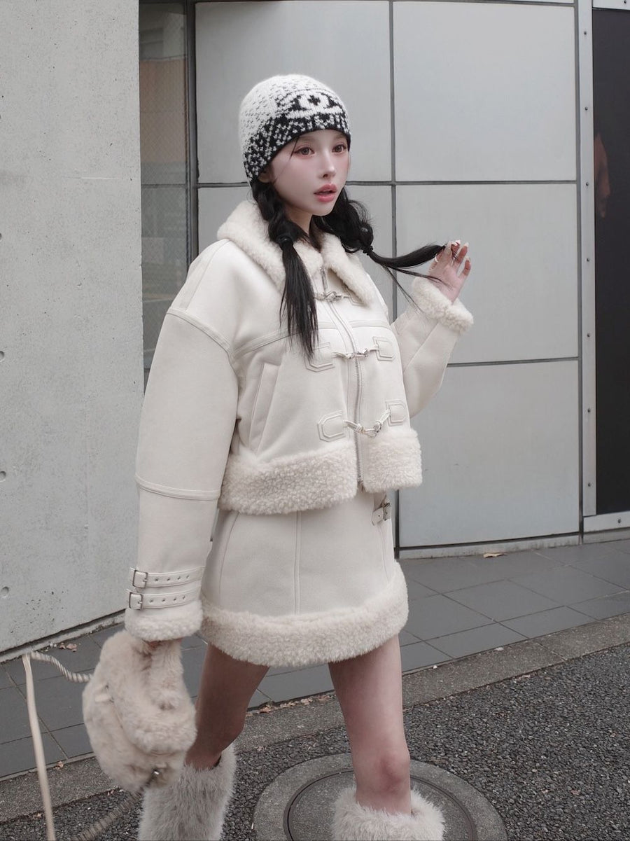 モデル：160cm（着用サイズ：S　着用カラー：IVO）