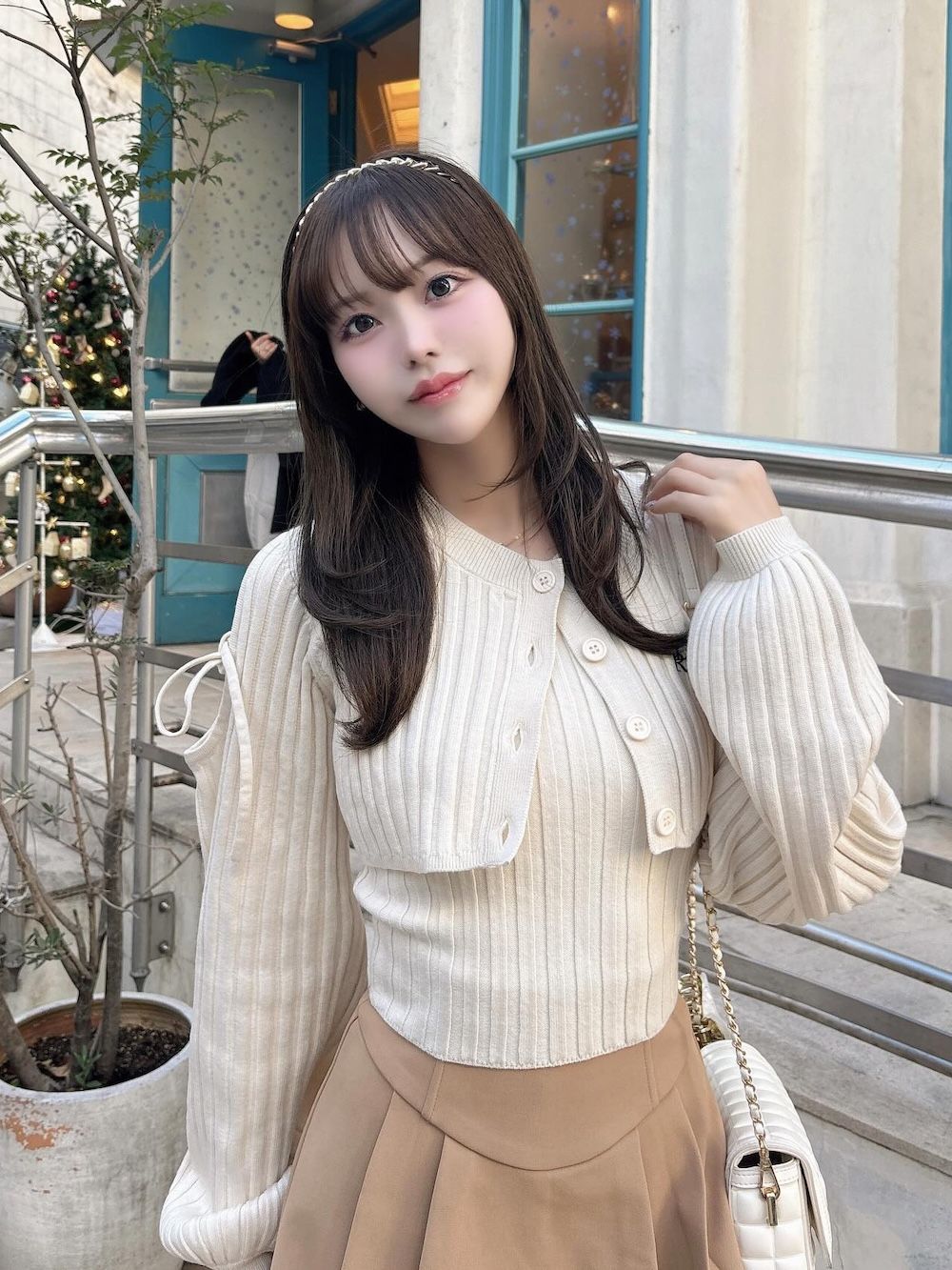 モデル：166cm（着用サイズ：FREE　着用カラー：IVO）